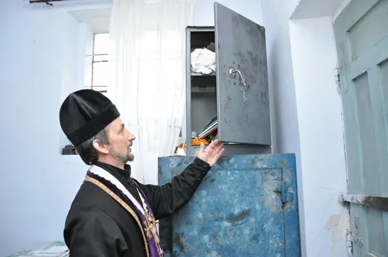 19-річний хлопець поцупив у церкви гроші, та більше місяця відпочивав на них (Фото) — фото 1
