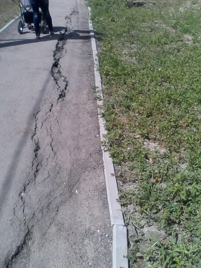 В Тернополі тротуари руйнуються одразу після ремонту (Фото) — фото 2