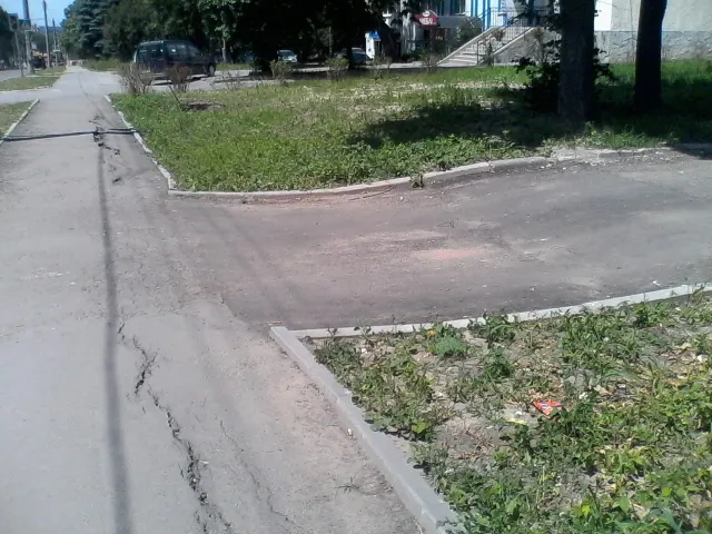 В Тернополі тротуари руйнуються одразу після ремонту (Фото) — фото 3