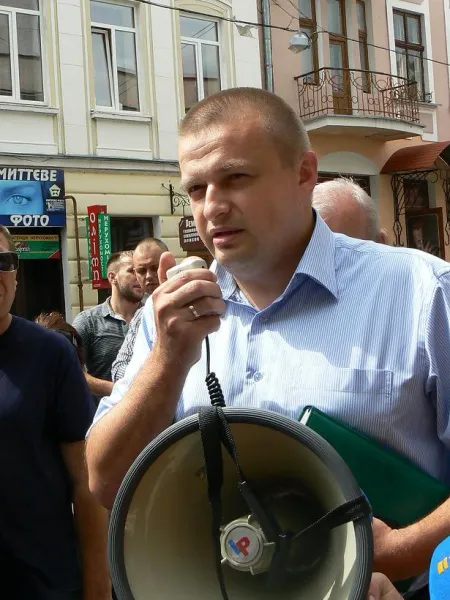 Односельці 19-річного Миколи Брегіна, якого автомобілем роз’їхав працівник міліції, пікетували силовиків (Фото) — фото 1