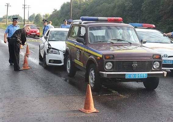 Тернопільський наркоман протаранив службове авто львіських ДАІшників (Фото) — фото 1