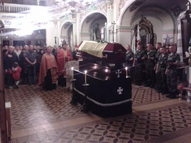 Сьогодні Тернопільщина прощається ще  з одним своїм Героєм - 19 річним воїном з Бережан — фото 1