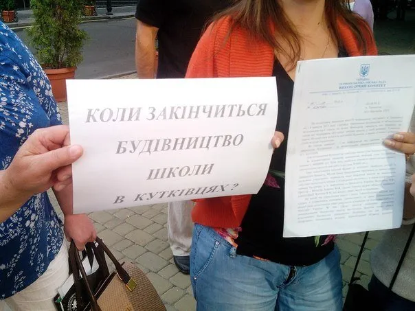 Незадоволені люди і далі приходять пікетувати міську раду (Фоторепортаж) + (Відео) — фото 5