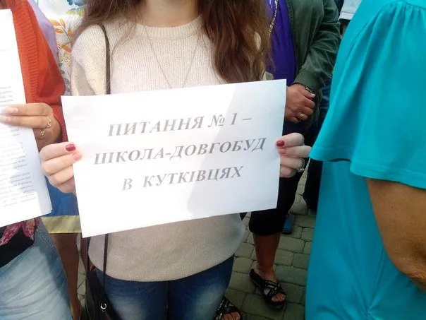 Незадоволені люди і далі приходять пікетувати міську раду (Фоторепортаж) + (Відео) — фото 6