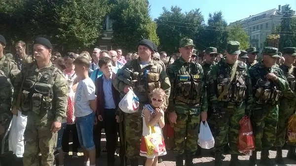 Сьогодні Тернопіль проводжав своїх Героїв у зону АТО (Фото) + (Відео) — фото 3