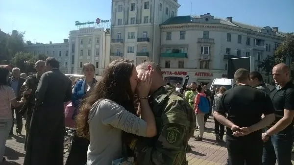 Сьогодні Тернопіль проводжав своїх Героїв у зону АТО (Фото) + (Відео) — фото 4