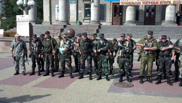 Тернопіль знову плакав – у зону АТО відправилось 50 найкращих чоловіків міста (Фоторепортаж) — фото 2