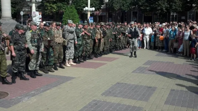 Тернопіль знову плакав – у зону АТО відправилось 50 найкращих чоловіків міста (Фоторепортаж) — фото 3