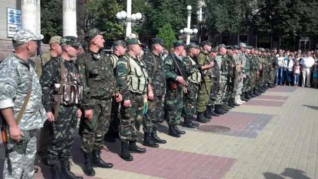 Тернопіль знову плакав – у зону АТО відправилось 50 найкращих чоловіків міста (Фоторепортаж) — фото 4