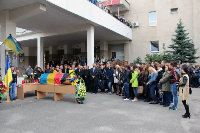 Герої не вмирають! Тернополяни попрощалися із загиблим у зоні АТО Степаном Стефураком (Фото) + (Відео) — фото 1