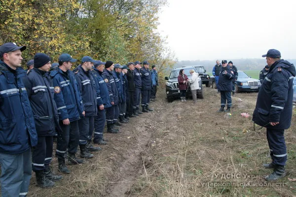 Більше півтисячі людей шукали в лісі п’ятирічну дівчинку (Фоторепортаж) + (Відео) — фото 2