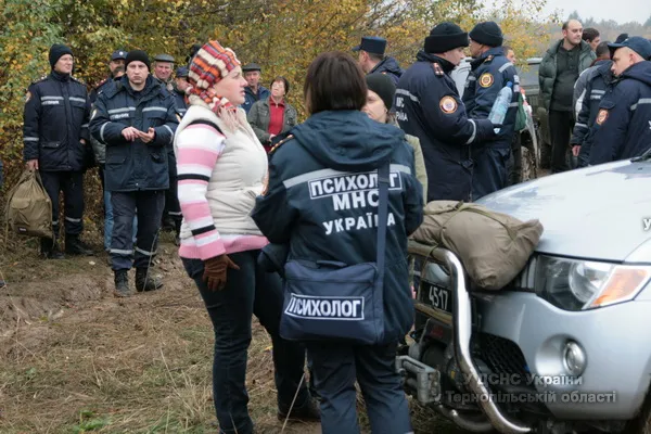 Більше півтисячі людей шукали в лісі п’ятирічну дівчинку (Фоторепортаж) + (Відео) — фото 4
