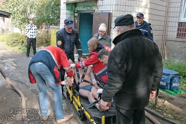 У Тернополі пожежники врятували людину (Фото) + (Відео) — фото 1