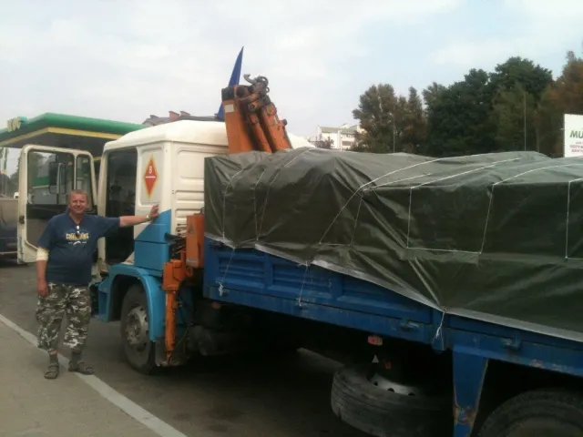 В зону АТО відправили 13 автомобілів, бойову машину та «швидку» (Фоторепортаж) — фото 6