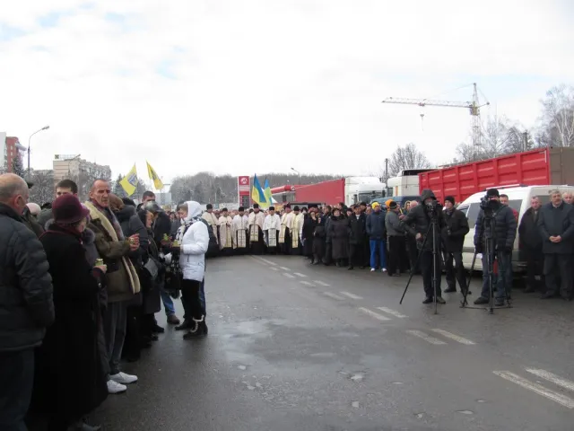 Тернополяни зустрічали тіла загиблих бійців батальйону «Збруч» (Фото) + (Відео) — фото 1