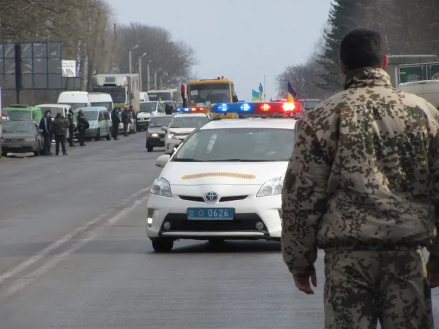 Тернополяни зустрічали тіла загиблих бійців батальйону «Збруч» (Фото) + (Відео) — фото 2