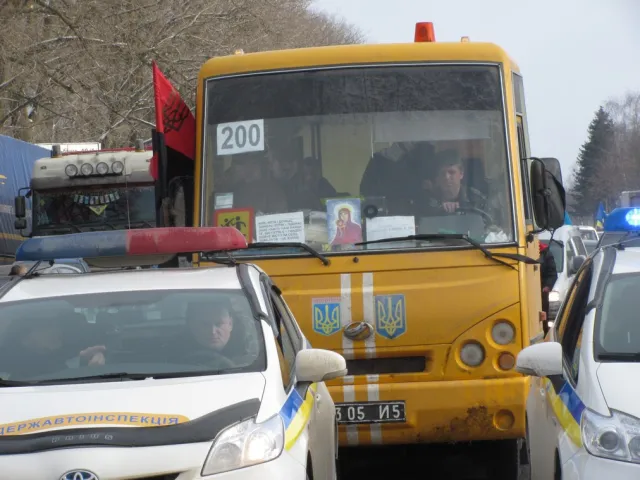 Тернополяни зустрічали тіла загиблих бійців батальйону «Збруч» (Фото) + (Відео) — фото 4