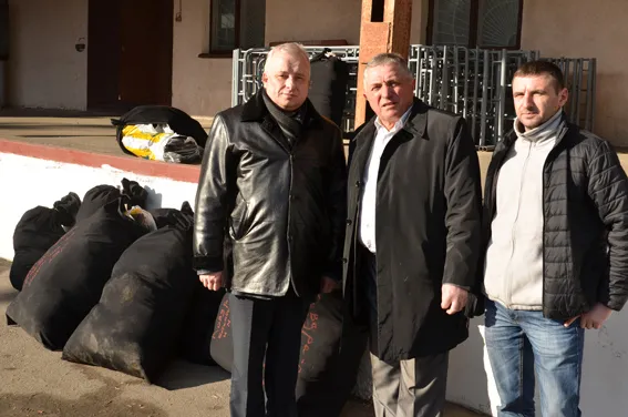 Підприємці передали допомогу бійцям АТО та маленьким мешканцям зі Сходу (Фото) — фото 2