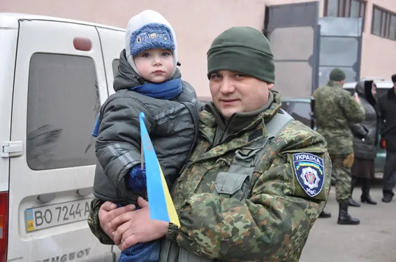 Зведений загін тернопільських правоохоронців вирушив у зону АТО (фоторепортаж) + (відео) — фото 3