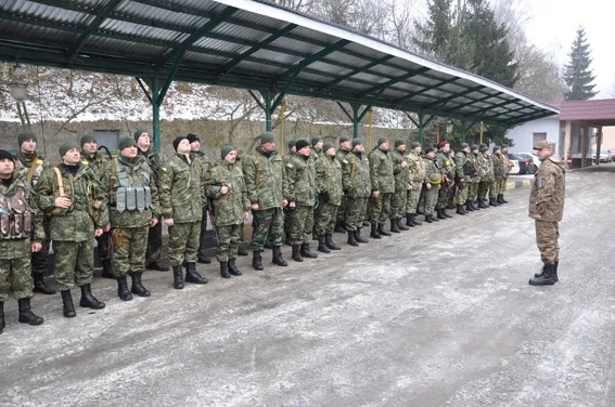 Зведений загін тернопільських правоохоронців вирушив у зону АТО (фоторепортаж) + (відео) — фото 5