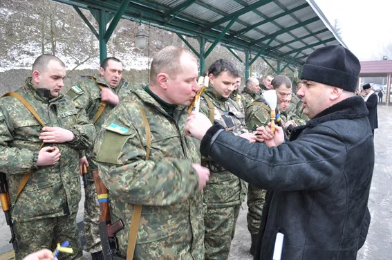 Зведений загін тернопільських правоохоронців вирушив у зону АТО (фоторепортаж) + (відео) — фото 6