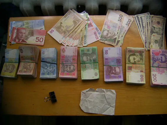 Двоє неповнолітніх злодіїв викрали з церкви майже 100 тисяч гривень (фото) + (відео) — фото 1