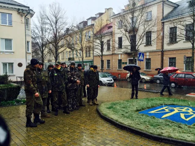 В Тернополі обурені активісти пішли на «штурм» міської ради (фото) — фото 7
