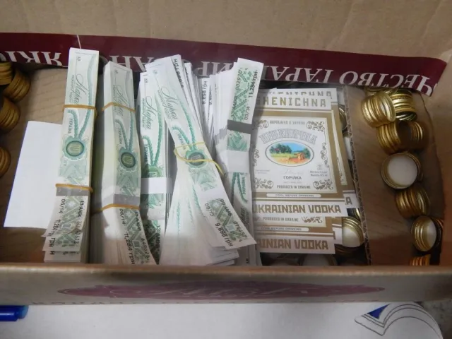 На Тернопільщині викрили два підпільних цехи з виготовлення алкоголю (фото) — фото 1
