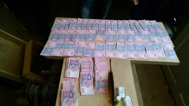 Чиновника з Тернопільщини спіймали на хабарі у розмірі 44000 гривень (фото) — фото 2