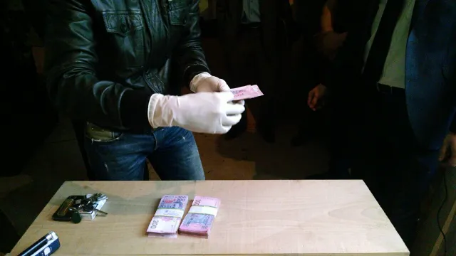 Чиновника з Тернопільщини спіймали на хабарі у розмірі 44000 гривень (фото) — фото 3